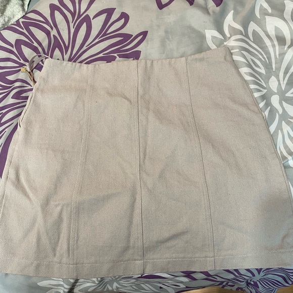 Mini skirt from local boutique - Picture 2 of 3